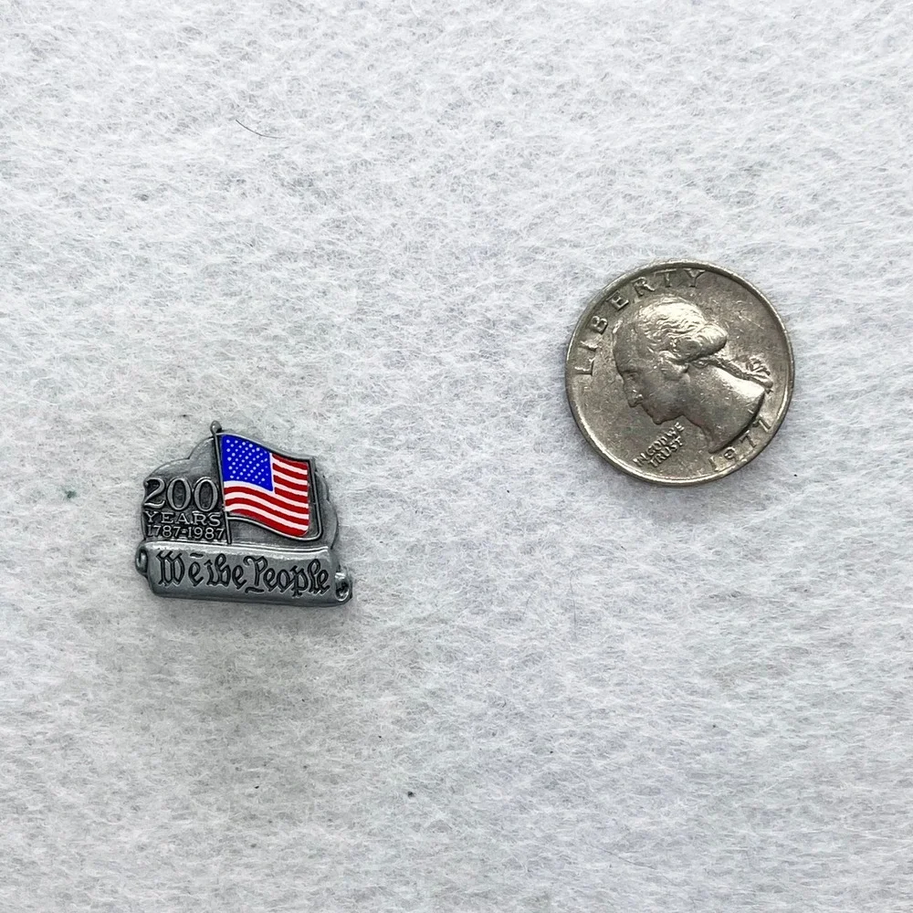 🔮 5/$25‎ Vintage American Flag 1787-1987 200 Years We The People Pin